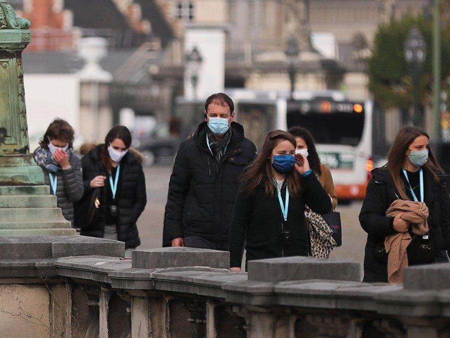 Belçika da kapalı alanlarla zorunlu maske kullanımı geri döndü Sözcü