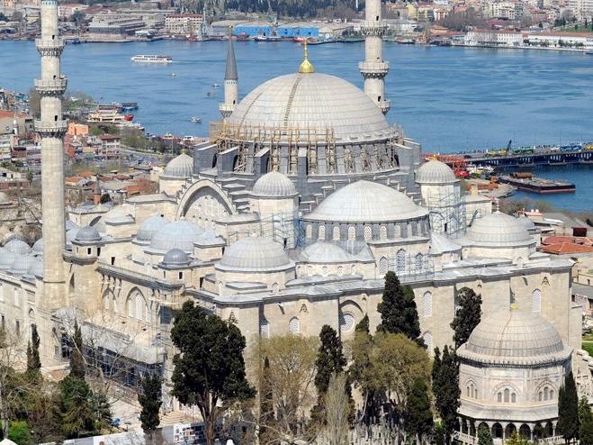 S Leymaniye Camii Nde Atlaklar Olu Tu Iddias Na A Klama S Zc