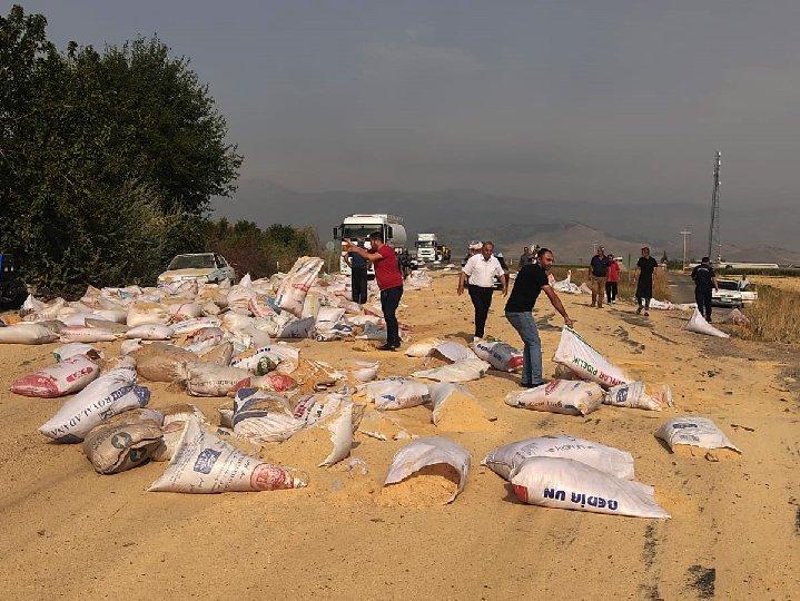 Gaziantep te 5 ton yem TIR dorsesinden yola saçıldı Sözcü