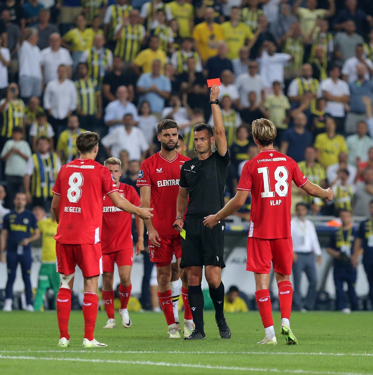 Fenerbahçe Twente yi farklı yenerek UEFA Avrupa Konferans Ligi play off