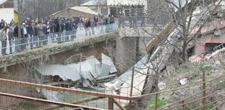 3 katlı bina çöktü!