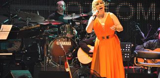 Sezen Aksu'dan Başbakan'a mesaj