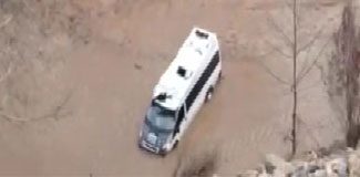 Servis minibüsü gölete uçtu: 8 kişi boğularak öldü