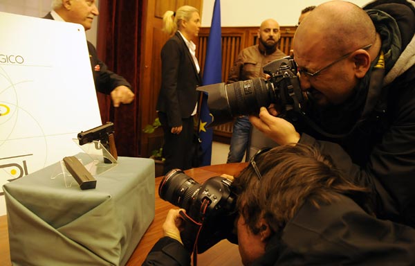 agca-nin-papa-yi-vurdugu-silah-33-yil-sonra-gun-yuzune-cikti-4172523