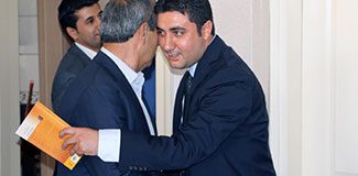 İstifa açıklamasında Gülen'in kitabını elinden düşürmedi