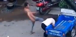 Eşini dövdü linç ediliyordu