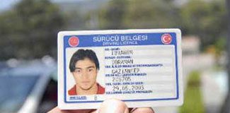 Ehliyetini kaybeden yandı!