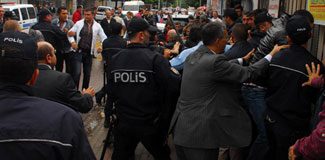 Yalova'da gözaltı sayısı 3'e yükseldi, 'evet' mührü çalındı!