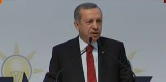 Yandaşlar Erdoğan'ı Köşk'e çıkardı