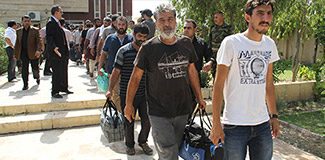 Türk tır şoförleri Erbil Konsolosu tarafından teslim alındı