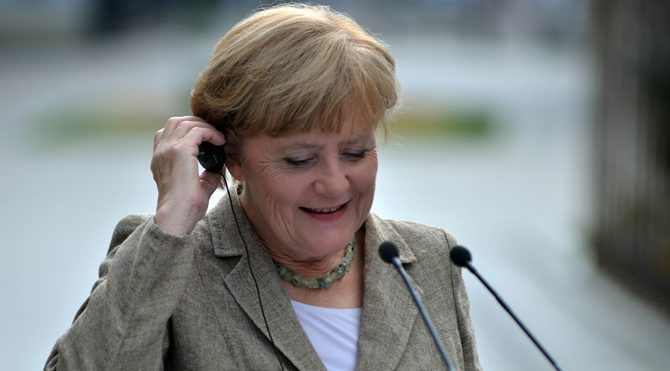 Merkel’i gülümseten soru!