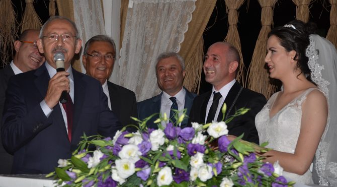 Kılıçdaroğlu ve Baykal nikah şahidi oldu!