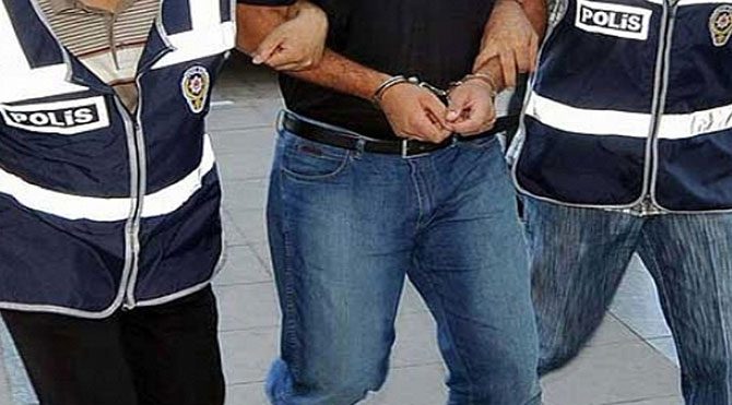 AKP'yi eleştirdi, gözaltına alındı