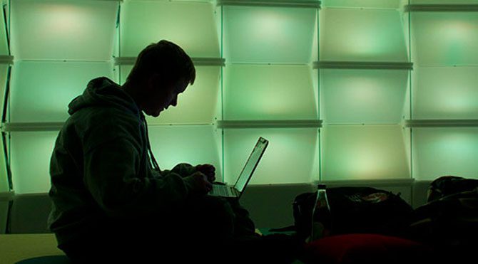 Korsan film hayatını kararttı!