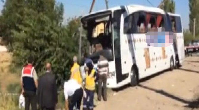 Yolcu otobüsü devrildi: Ölü ve yaralılar var!