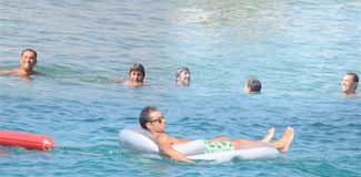 Sosyetik playboy tatilde