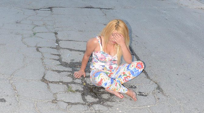 Otelden yola düştü