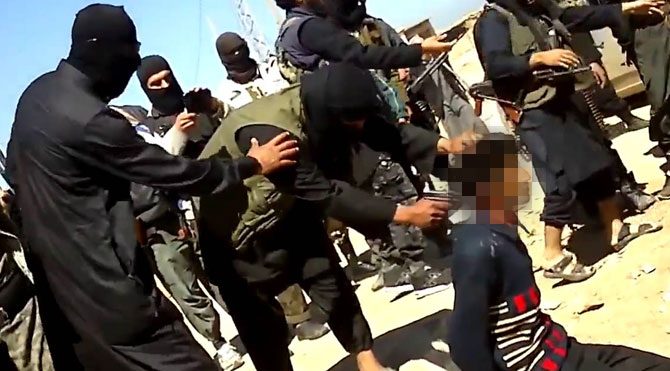 IŞİD 100 kadını kaçırdı, 80 erkeği katletti