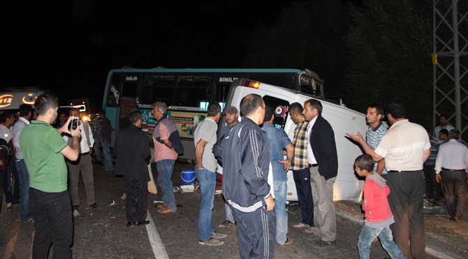 Bingöl'de trafik kazası: 1 ölü 13 yaralı