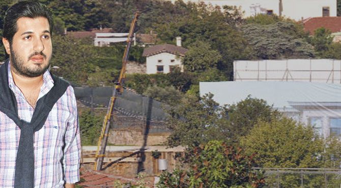 Reza, pencereli brandayı çekti, tarihi köşkü yıktı