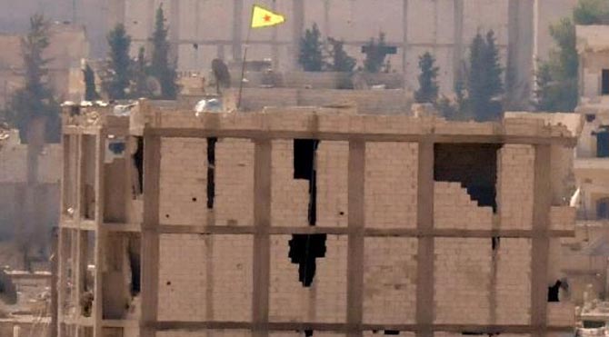 Kobani'de 39. günde YPG bayrağı
