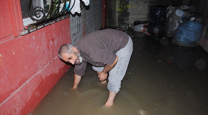 İstanbul'da sağanak zor anlar yaşattı