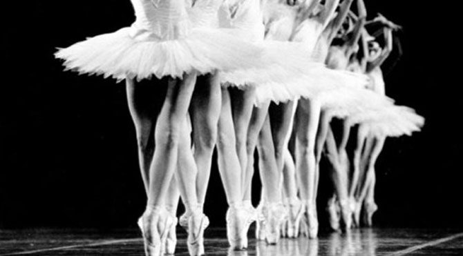 Kıyafet yasağı operaya geldi! 