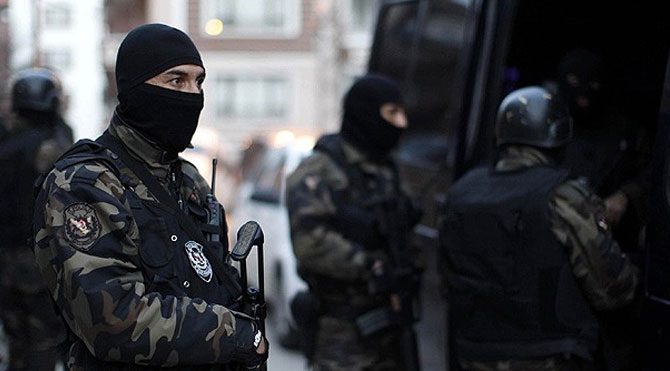 Polise 'hakimsiz' ev arama yetkisi!