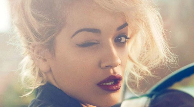 Rita Ora, Burberry için şarkı söyleyecek