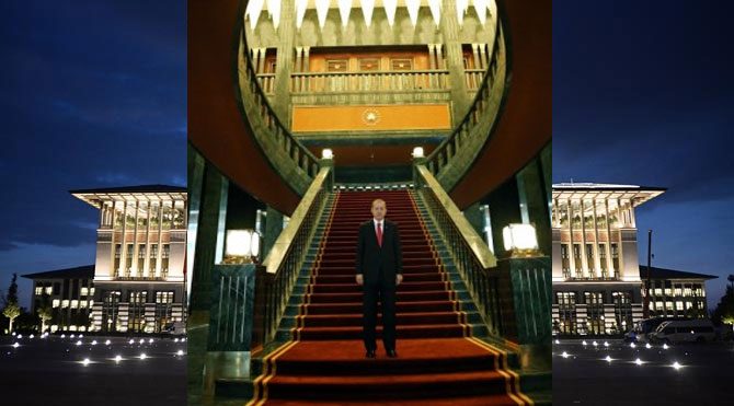 Yeni sarayın sadece merdiveni 4 milyon lira!