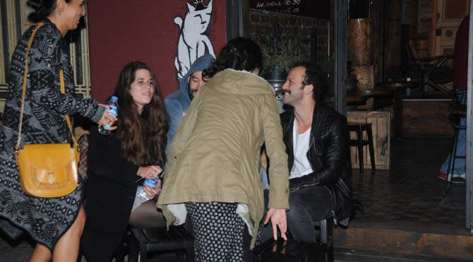 Kameranı kapat otoparka gel!