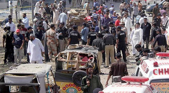 Pakistan’da katliam gibi trafik kazası