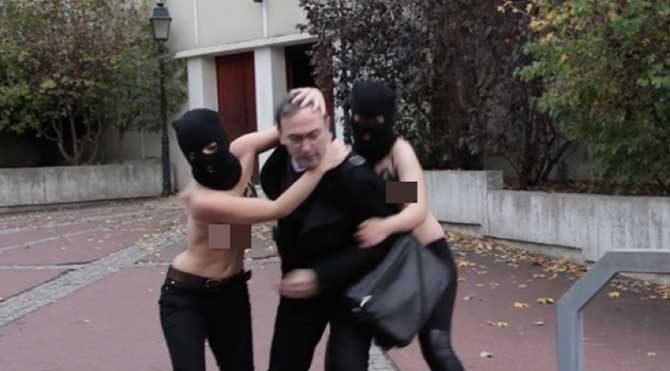FEMEN rahip kaçırdı