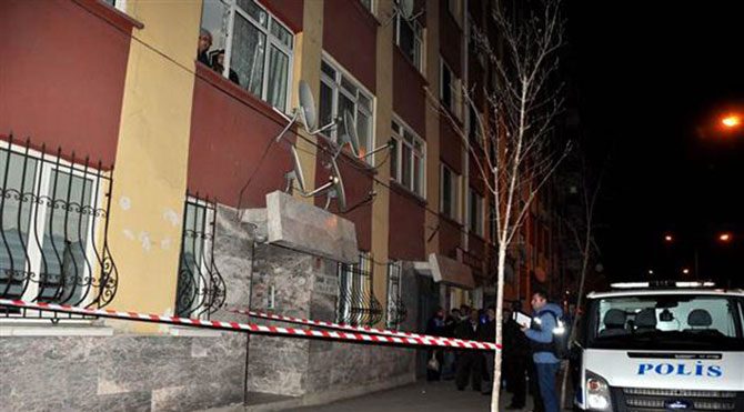 7. kattan düşen çocuğu havada yakaladı