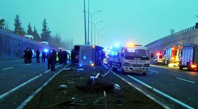 İşçi servisi devrildi!