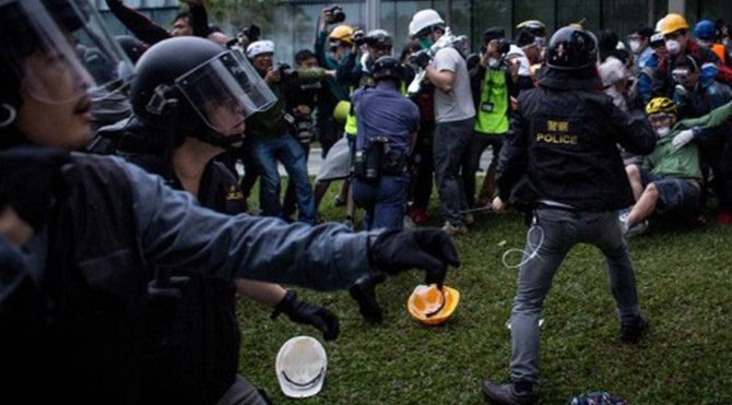 Hong Kong'da açlık grevine katılım artıyor
