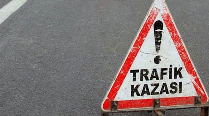 Samsun'da otomobil direğe çarptı!