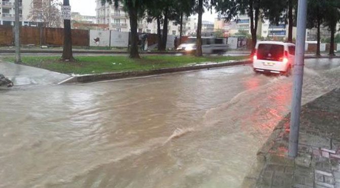 İzmir göle döndü