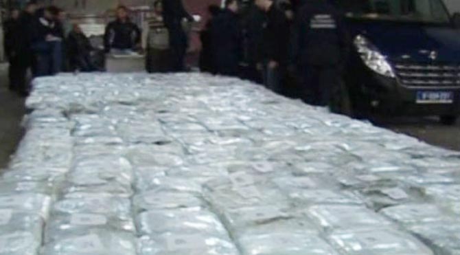 Sınır kapısında 1 ton uyuşturucu!