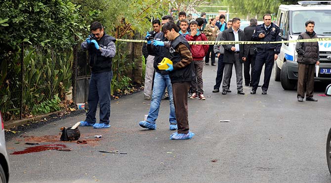 Öğretmen, öğretmen eşinin boğazını kesti