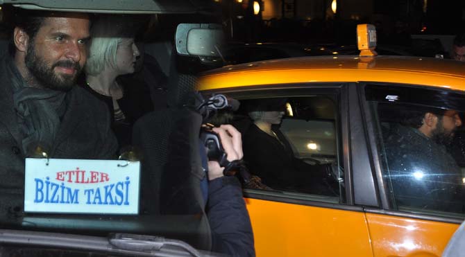 Burcu’dan ayrıldı gecelere aktı