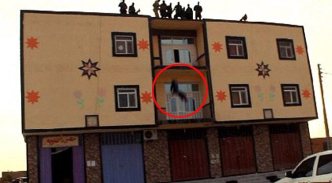 IŞİD eşcinsel adamı çatıdan attı