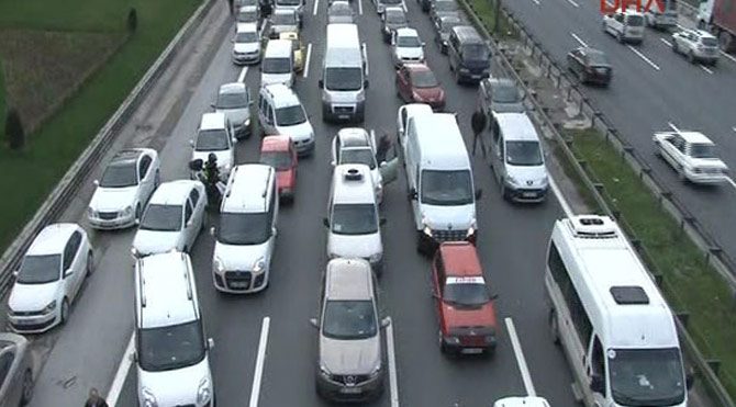 TEM'de zincirleme kaza