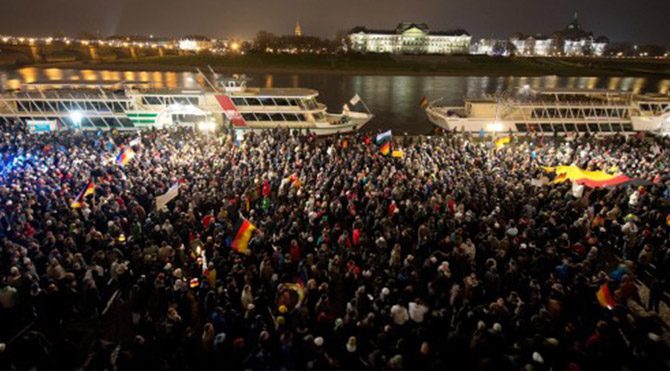 Almanya'da İslam karşıtı yürüyüş