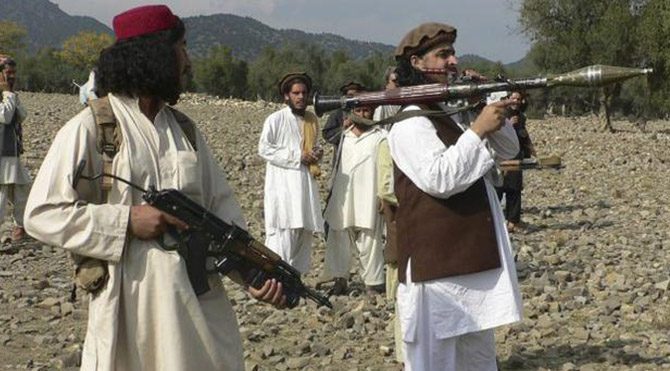 Pakistan'da Taliban'dan askeri okula saldırı