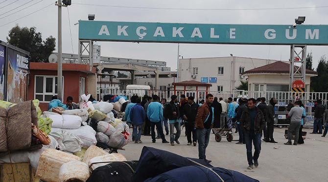 Suriyeli 300 sığınmacı ülkesine döndü