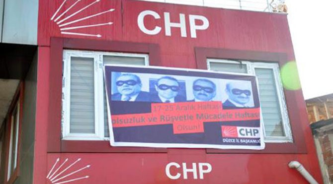 CHP'nin astığı pankart kaldırıldı