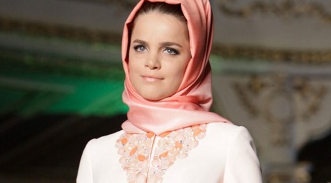 Tuğçe Kazaz boyun fıtığını namazla yenmiş! Tuğçe Kazaz kimdir?