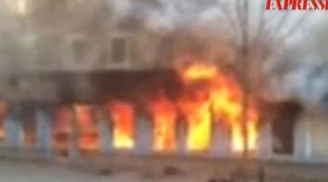 Cami kundaklandı: 5 kişi yaralı