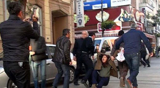 Halkbank önündeki protestoya gözaltı